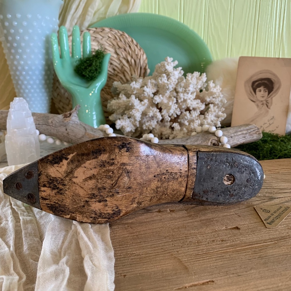 Antique Wood Shoe Form 🍓 Unique Home Decor / Rustic / Gift / Wooden / Nature - Picture 7 of 9